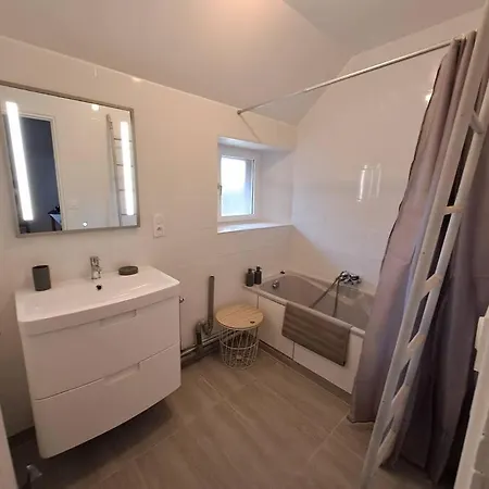 Belle Maison Au Bord De L'eau