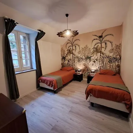 Belle Maison Au Bord De L'eau *