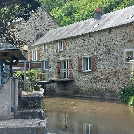 Belle Maison Au Bord De L'eau *