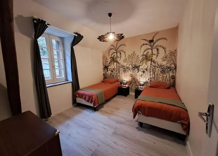 Belle Maison Au Bord De L'eau *