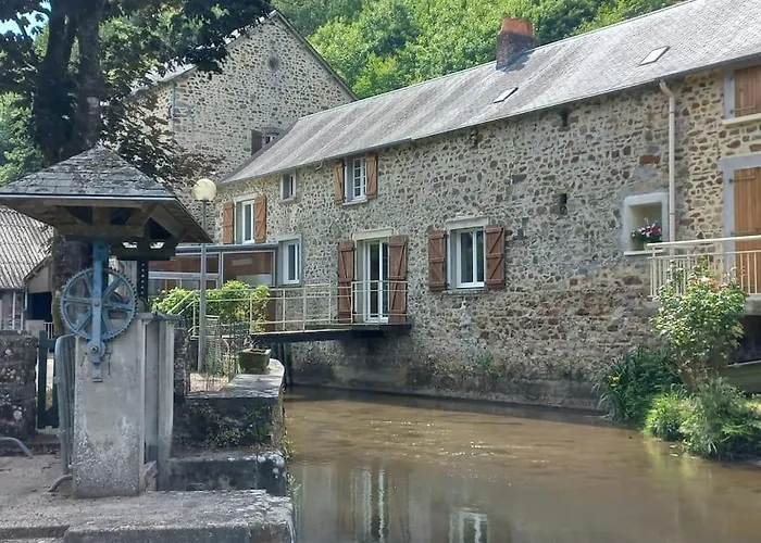 Belle Maison Au Bord De L'eau *